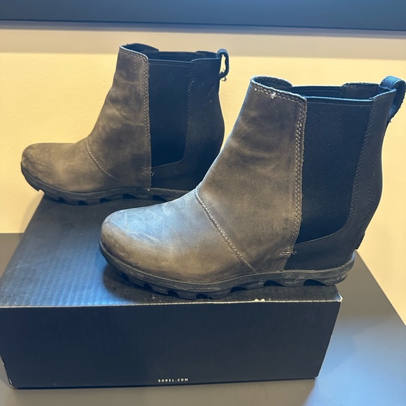 Sorel Black Wedge Chelsea Boots - Picture 1 of 7